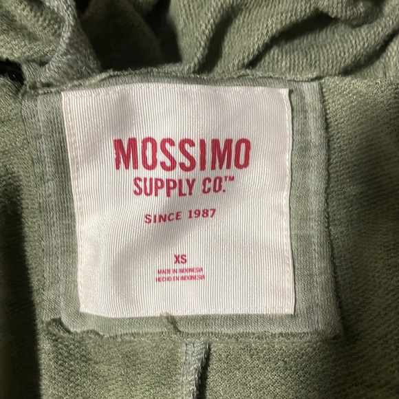 Green sweater with hoodie - Picture 3 of 3